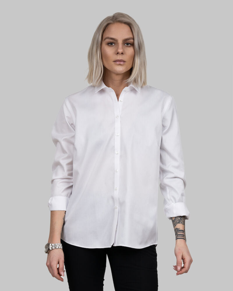 Green Bow 01 woman relaxed