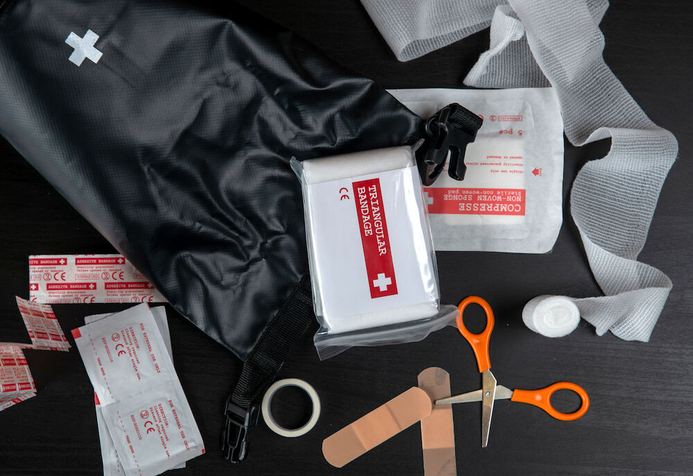 Ensiapusetti, vesitiivis